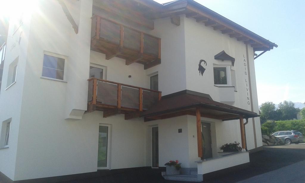شقة Ladis Living المظهر الخارجي الصورة